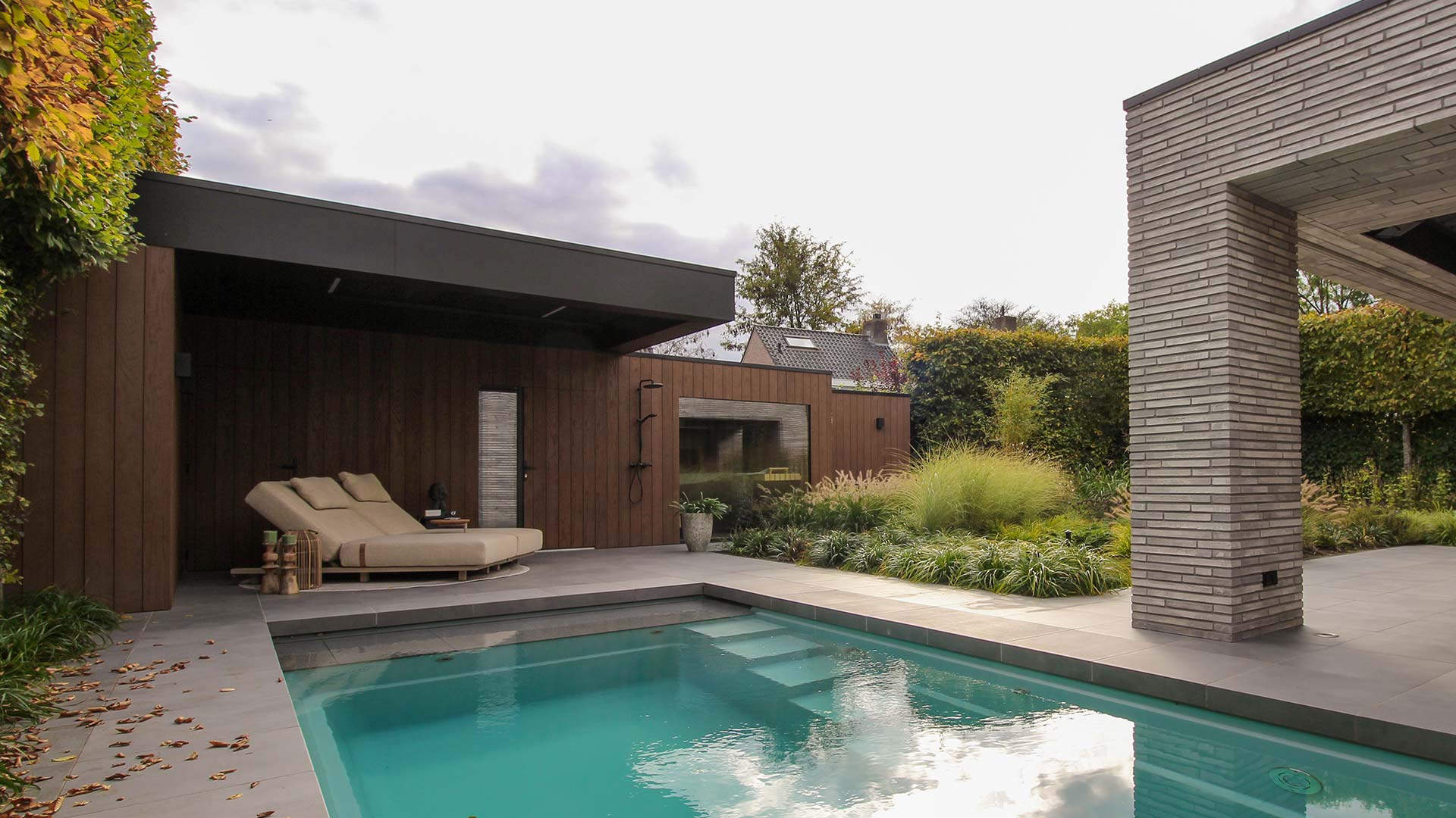 Luxe poolhouse